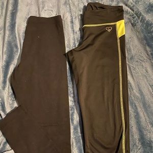 2 pairs of Leggings